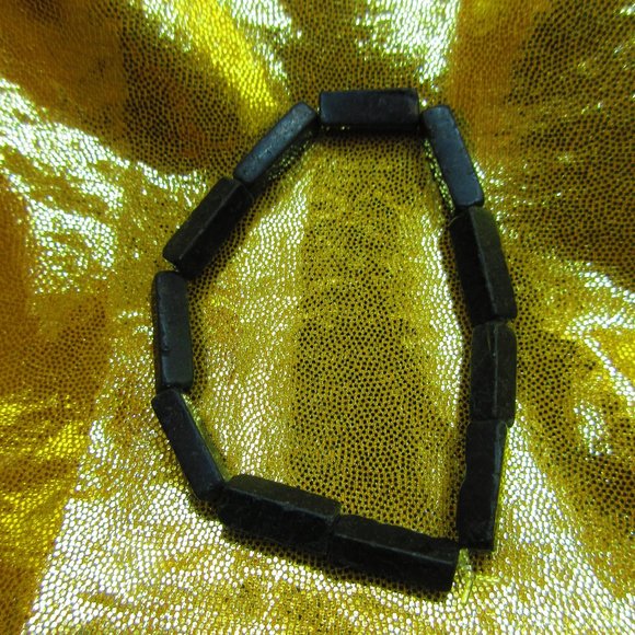 Amphibolite Rectangles 7" Stretchy Gemstone Bracelet - Picture 2 of 3